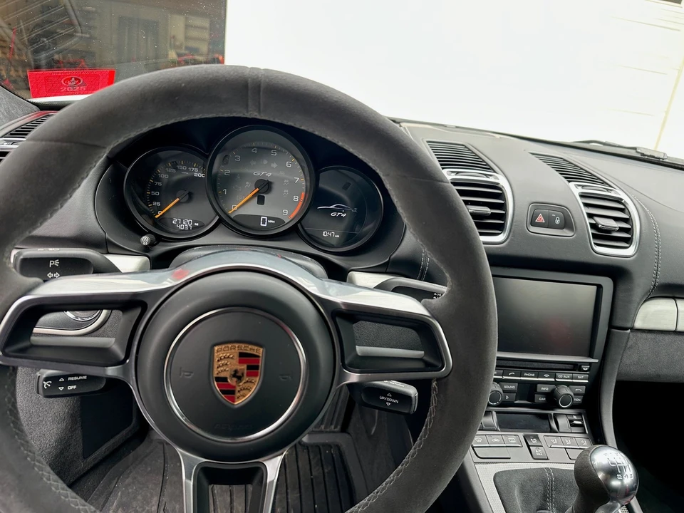 2016 Porsche 981 Cayman GT4 - Image 10 of 11