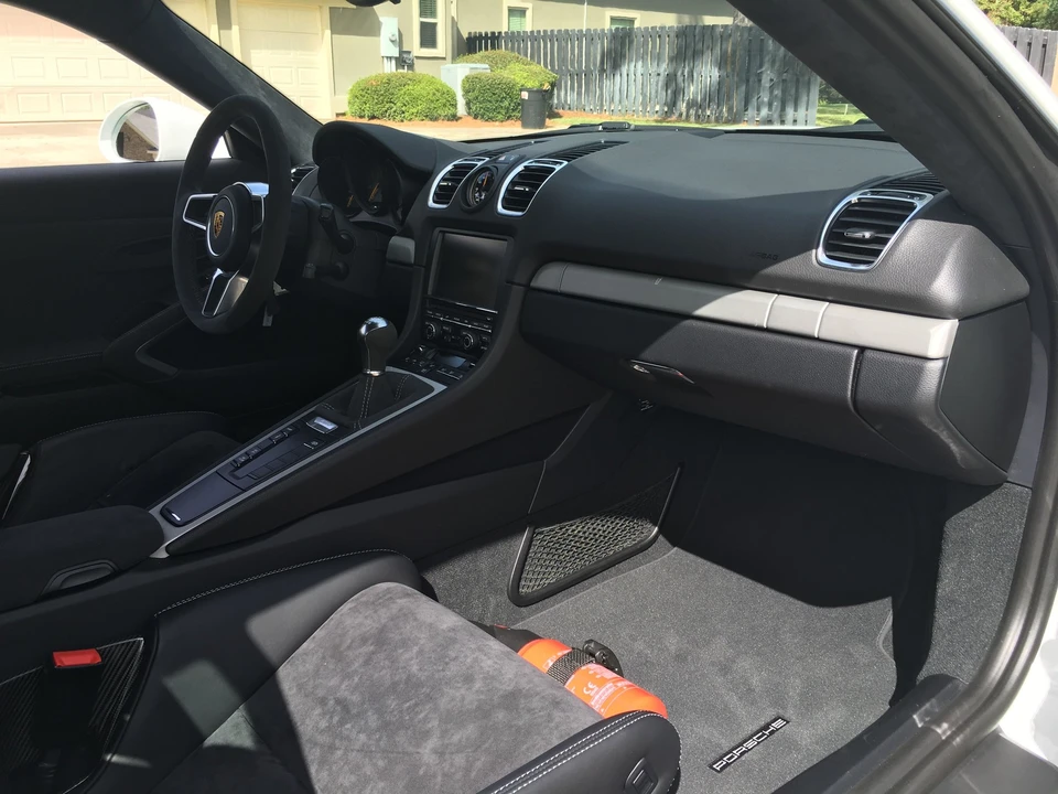 2016 Porsche 981 Cayman GT4 - Image 6 of 11