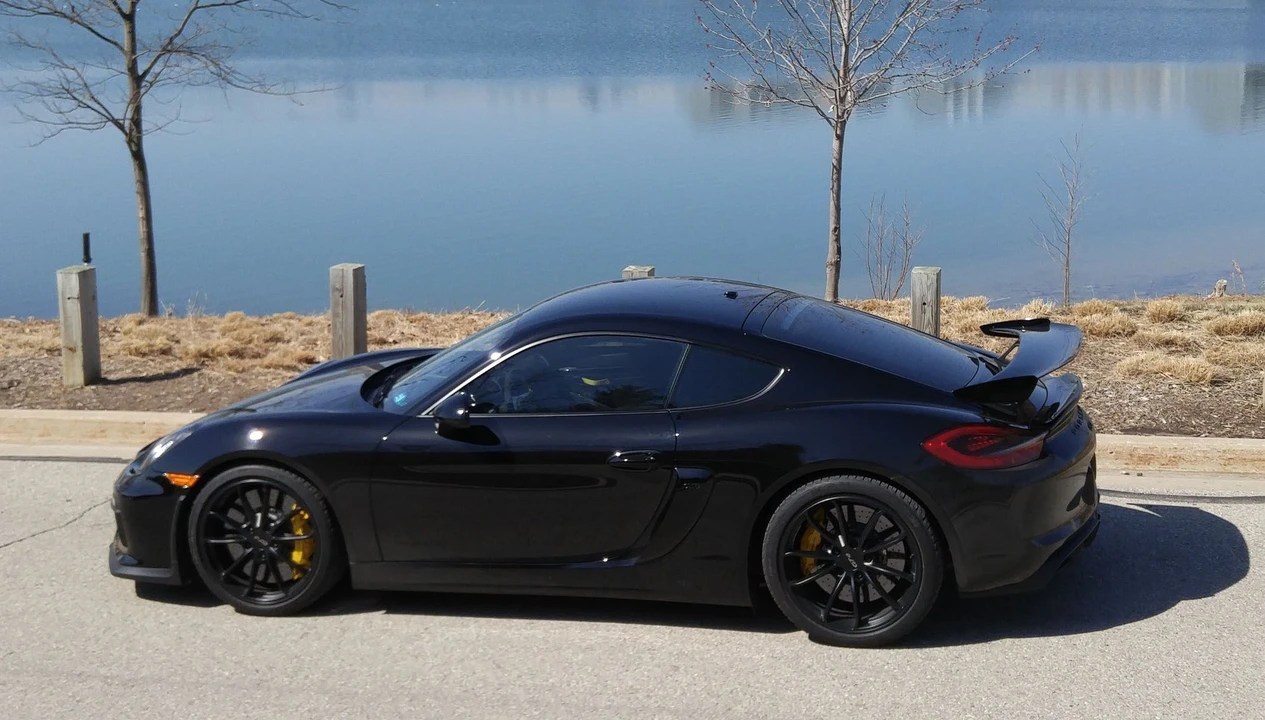 2016 Porsche 981 Cayman GT4 - Image 8 of 9
