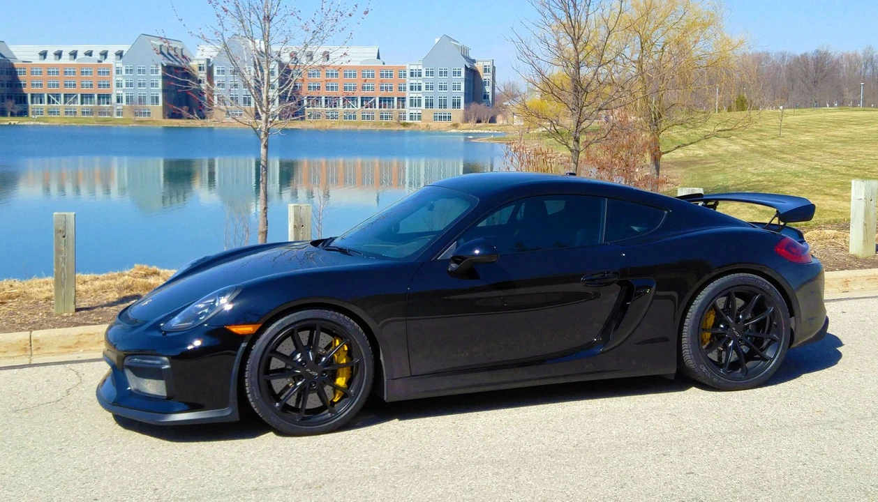 2016 Porsche 981 Cayman GT4 - Image 2 of 9