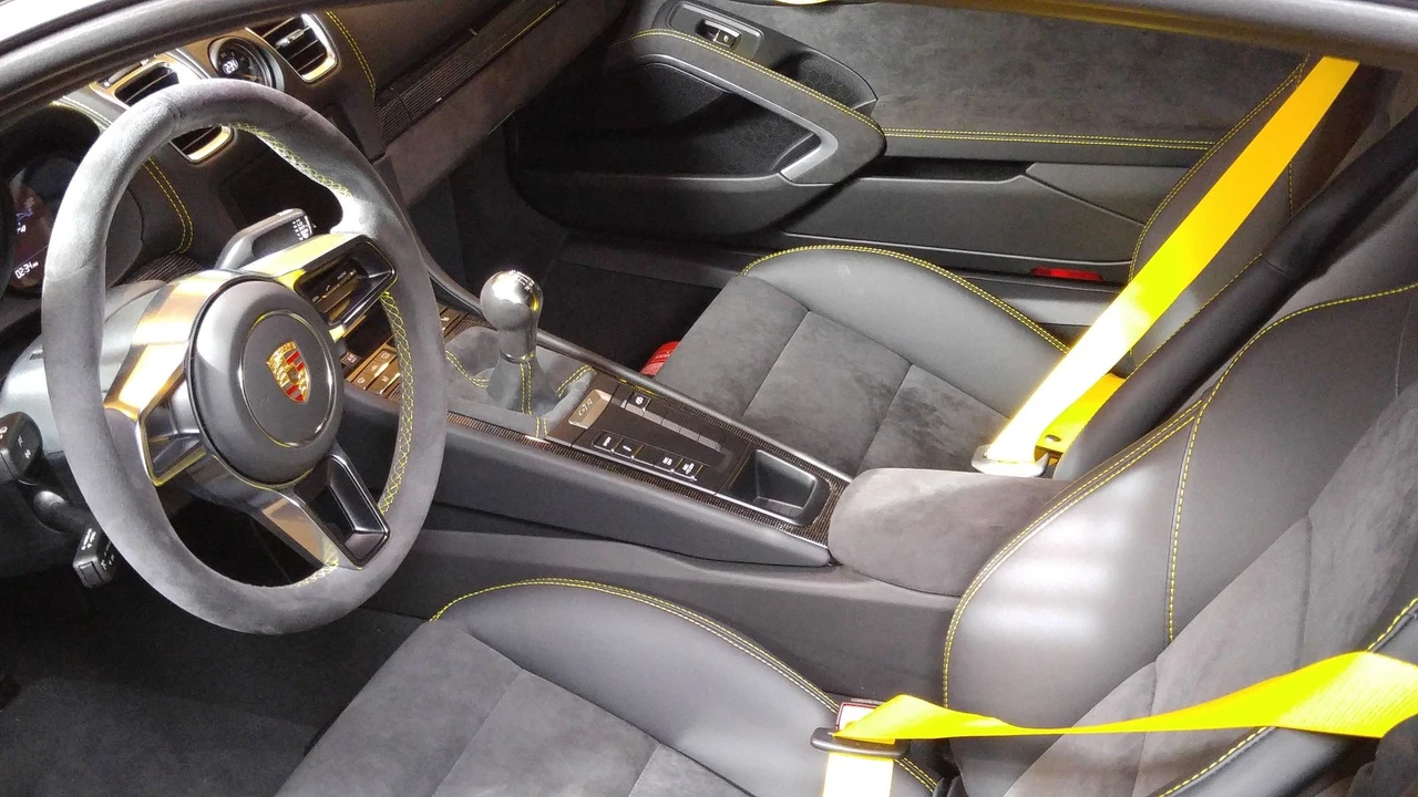 2016 Porsche 981 Cayman GT4 - Image 4 of 9