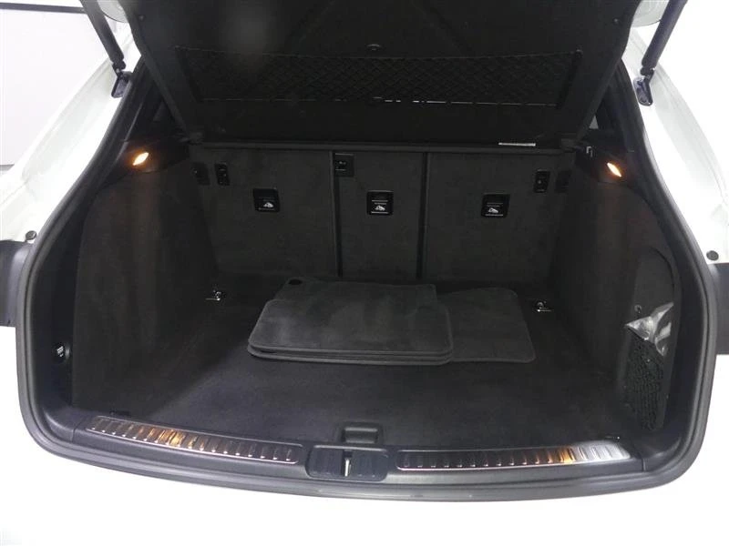 2016 Porsche Macan - Image 9 of 20