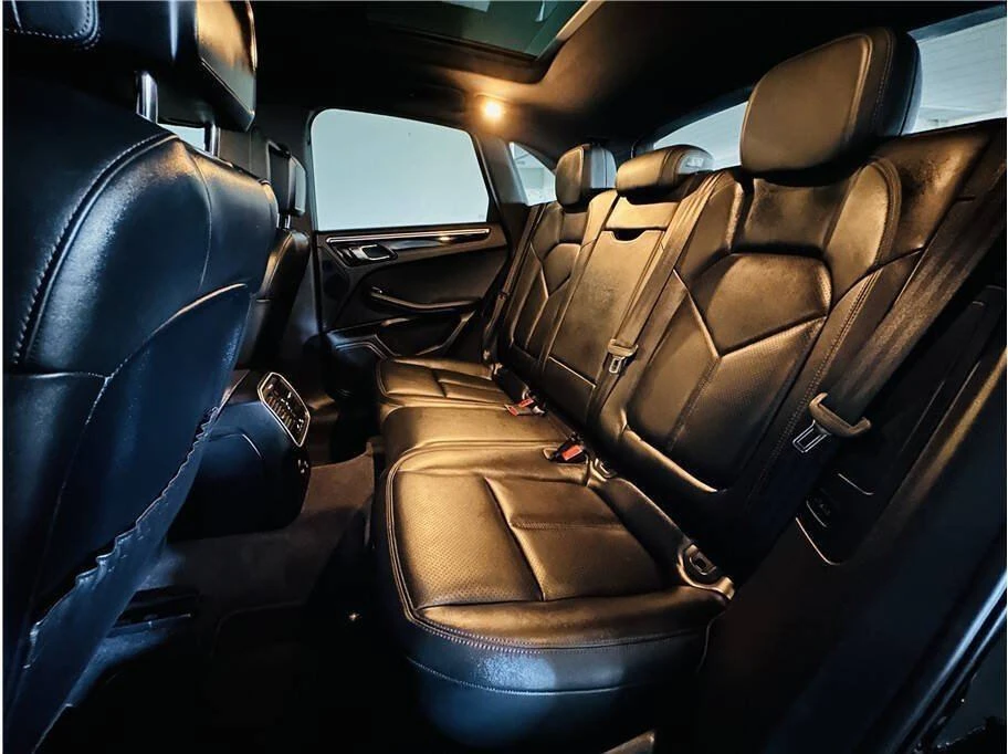 2016 Porsche Macan - Image 19 of 20