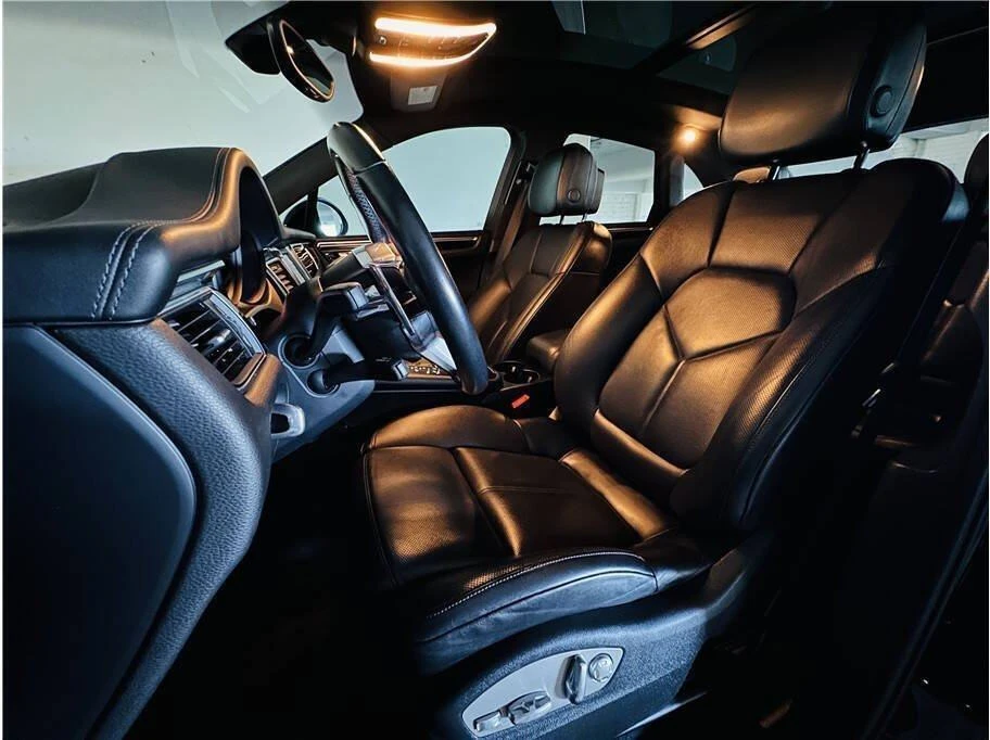 2016 Porsche Macan - Image 18 of 20