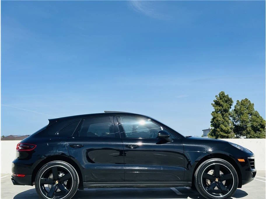2016 Porsche Macan - Image 10 of 20