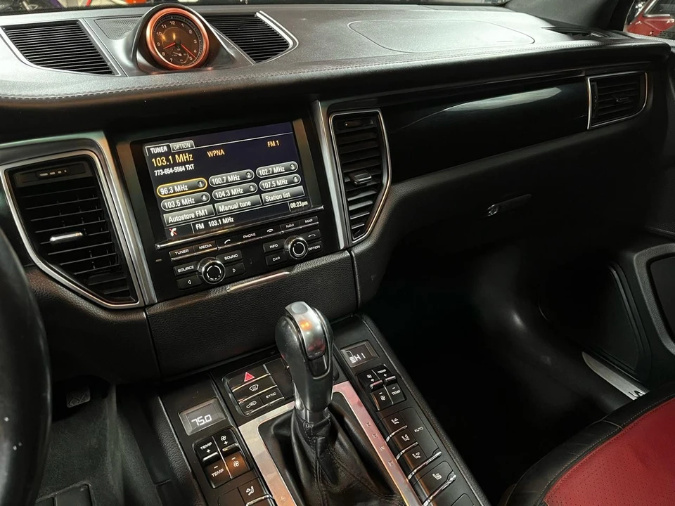 2016 Porsche Macan S - Image 18 of 31