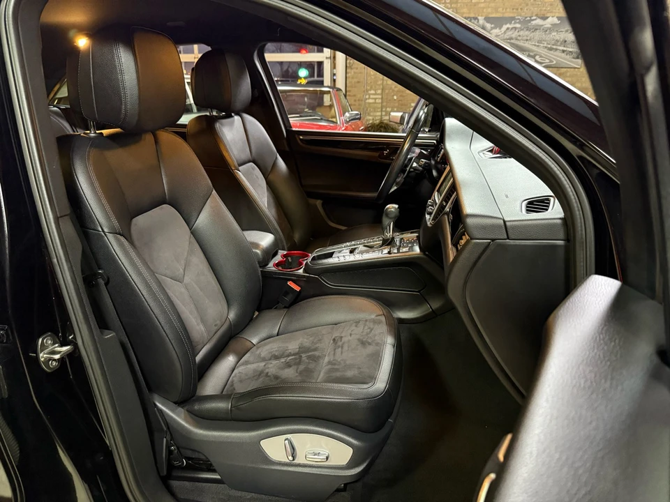 2016 Porsche Macan S - Image 25 of 31