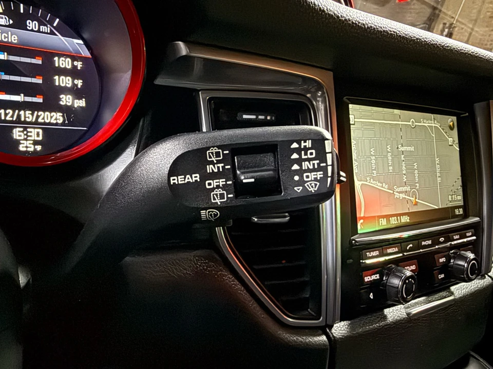2016 Porsche Macan S - Image 16 of 31
