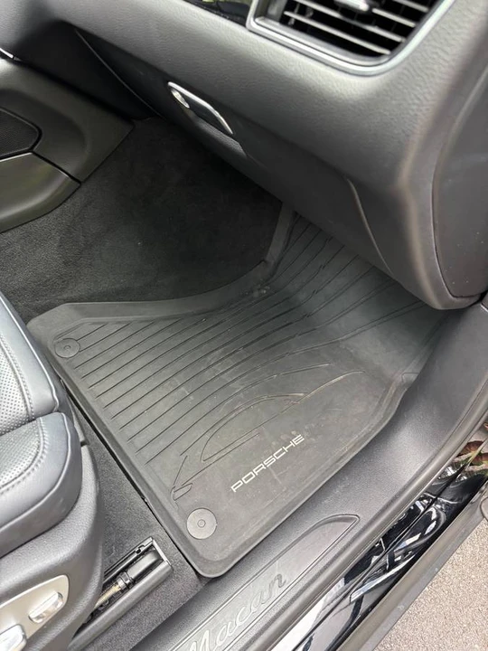 2018 Porsche Macan - Image 17 of 22