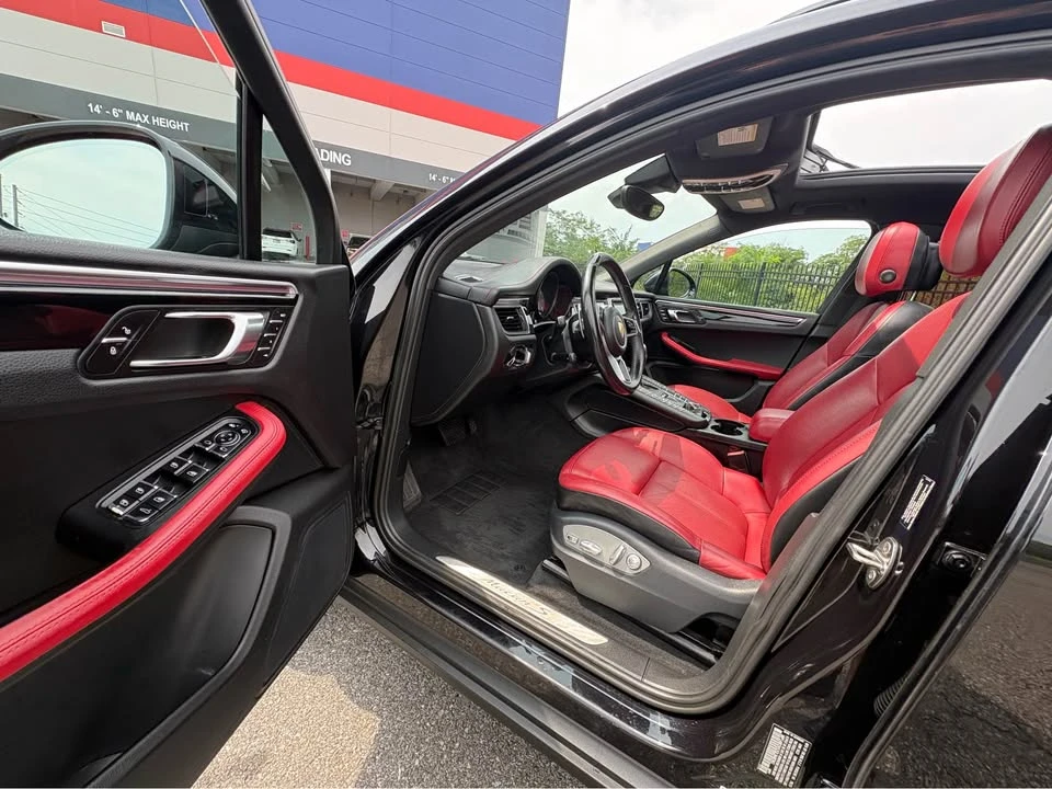 2016 Porsche Macan - Image 9 of 19