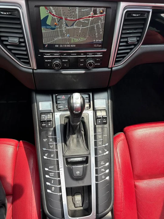 2016 Porsche Macan - Image 13 of 19