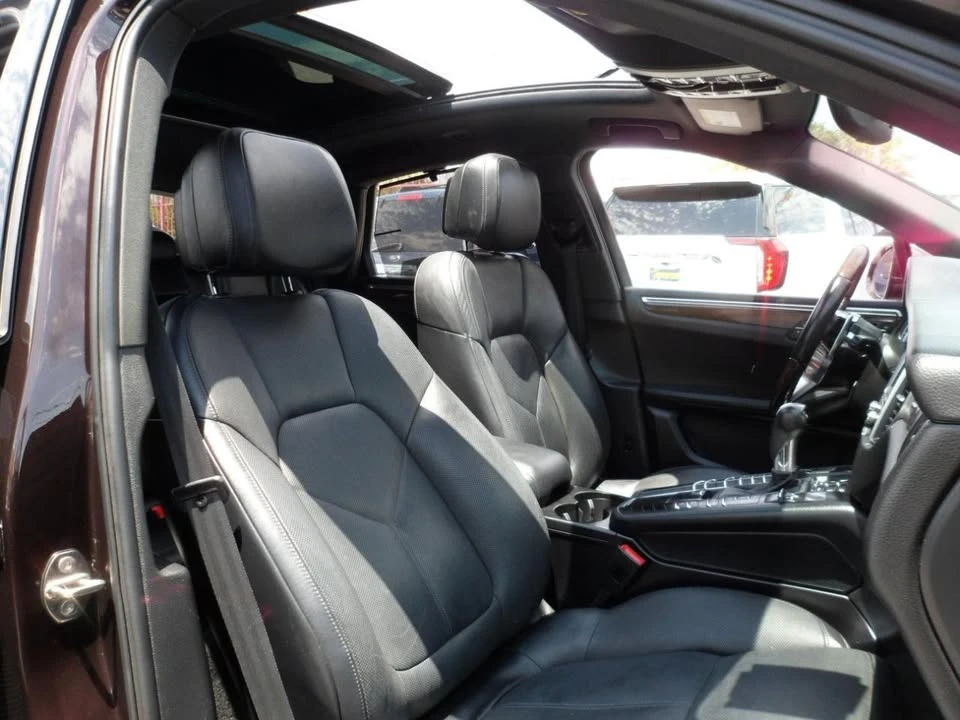 2016 Porsche Macan - Image 15 of 20