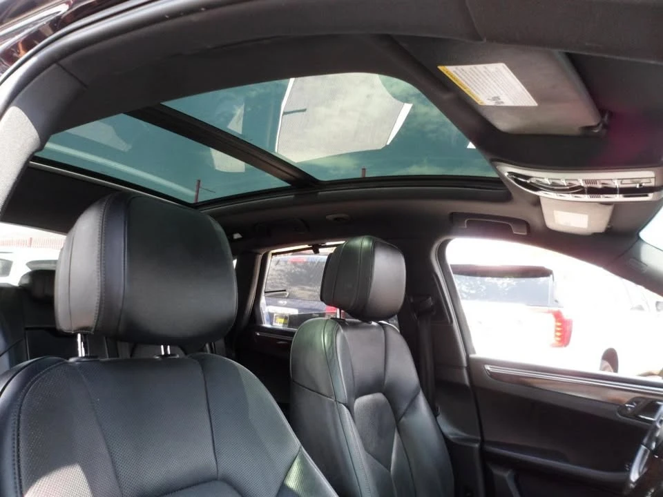 2016 Porsche Macan - Image 17 of 20