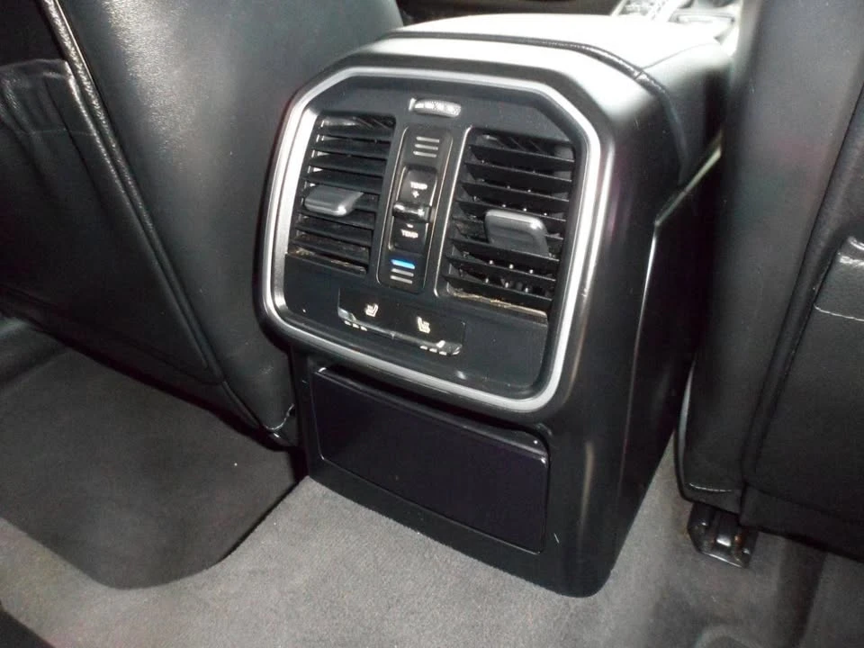 2016 Porsche Macan - Image 19 of 20