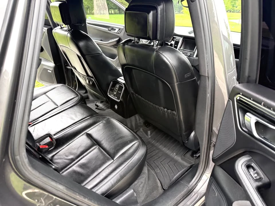 2016 Porsche Macan - Image 18 of 19