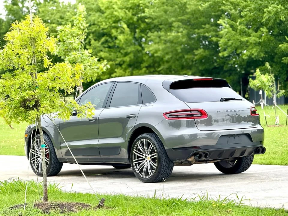 2016 Porsche Macan - Image 11 of 19