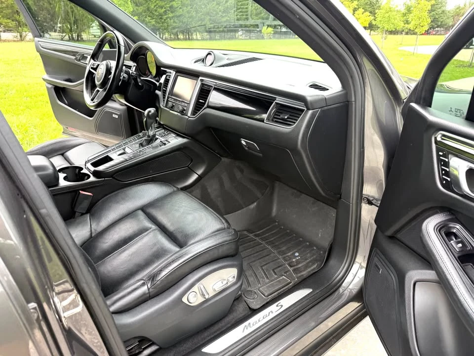 2016 Porsche Macan - Image 17 of 19