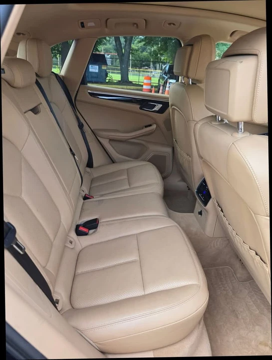 2016 Porsche Macan - Image 10 of 16