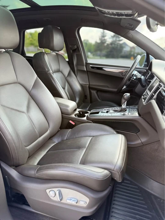 2016 Porsche Macan - Image 12 of 17