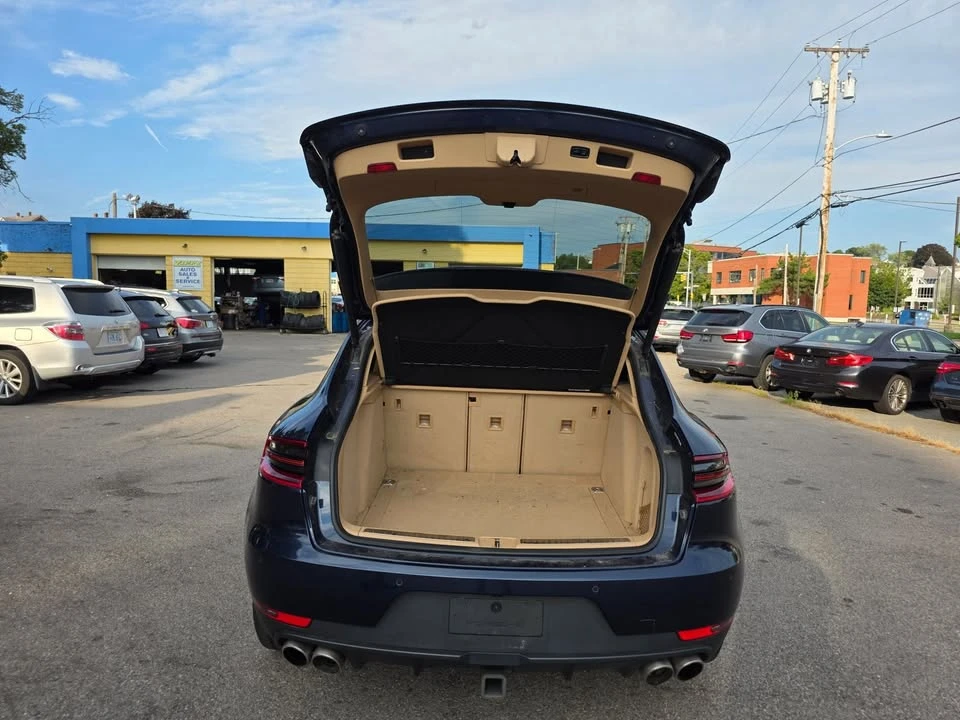 2016 Porsche Macan - Image 11 of 16