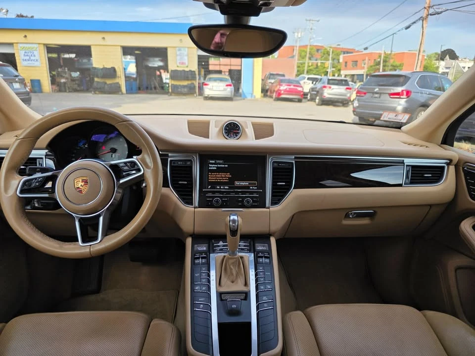 2016 Porsche Macan - Image 15 of 16