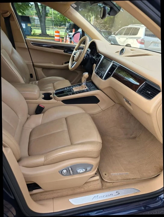 2016 Porsche Macan - Image 9 of 16