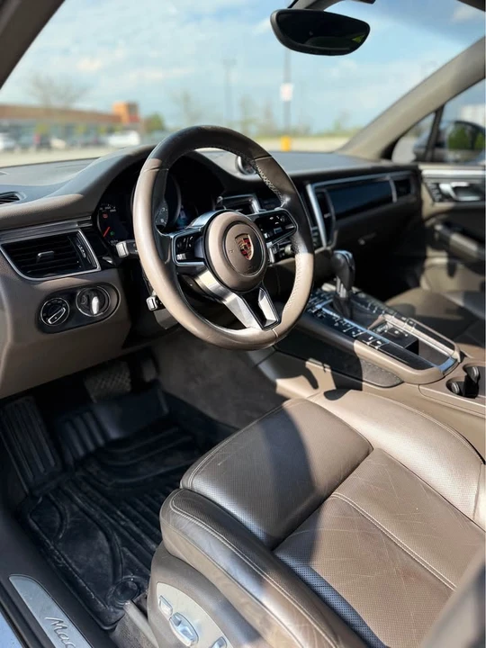 2016 Porsche Macan - Image 9 of 17