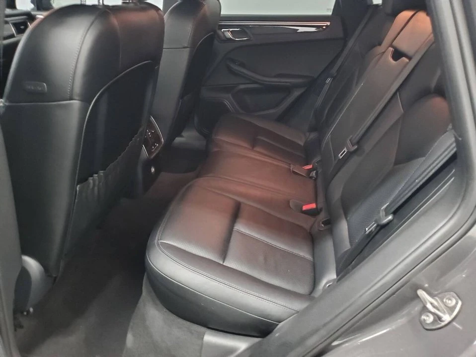 2016 Porsche Macan - Image 12 of 20