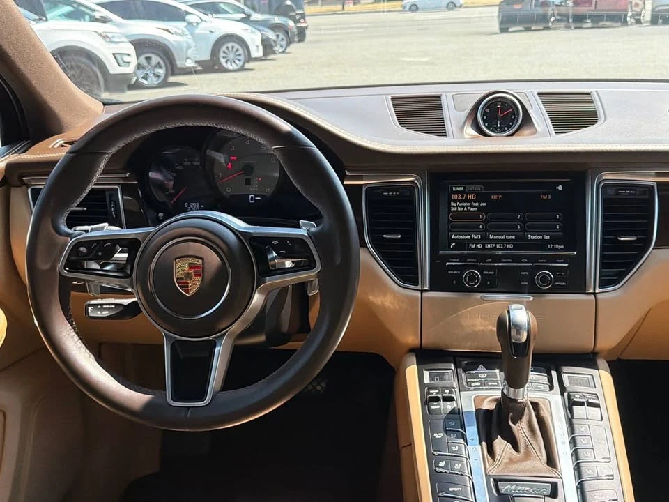 2016 Porsche Macan - Image 19 of 20