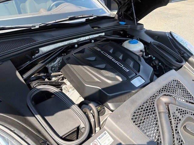 2016 Porsche Macan - Image 12 of 20