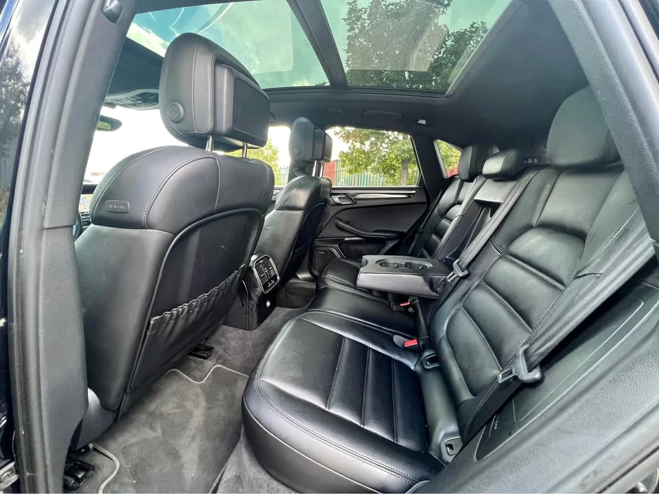 2016 Porsche Macan - Image 8 of 12