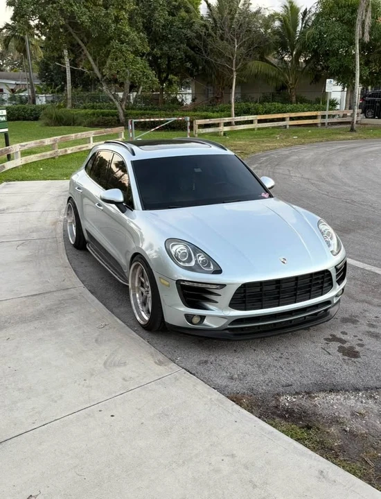 2016 Porsche Macan - Image 3 of 4