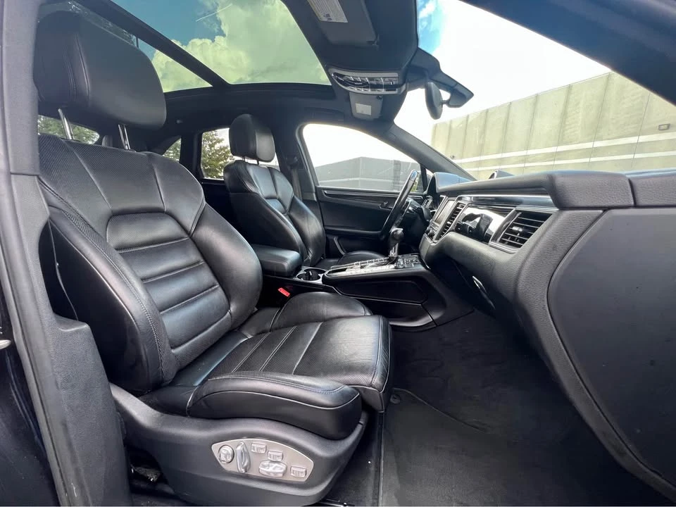 2016 Porsche Macan - Image 10 of 12