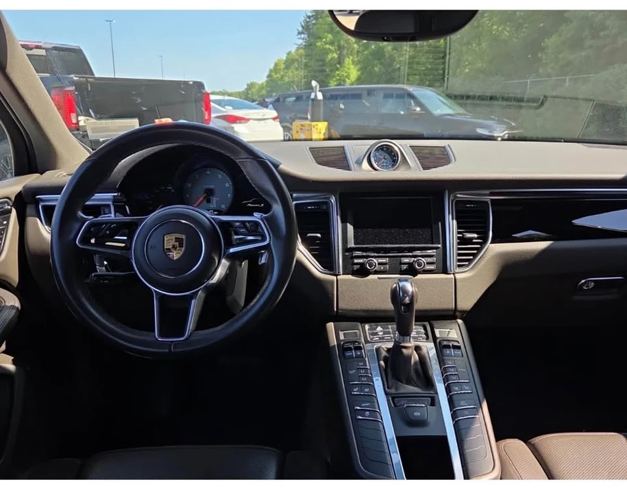 2016 Porsche Macan - Image 4 of 5