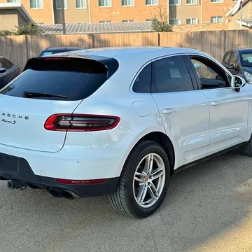2016 Porsche Macan