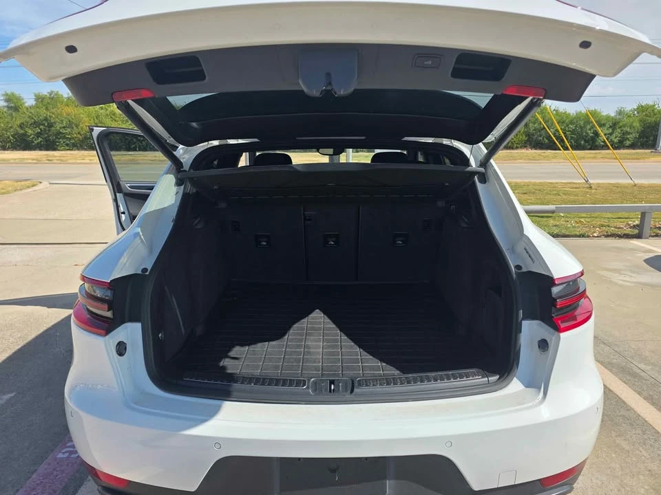2016 Porsche Macan - Image 10 of 16