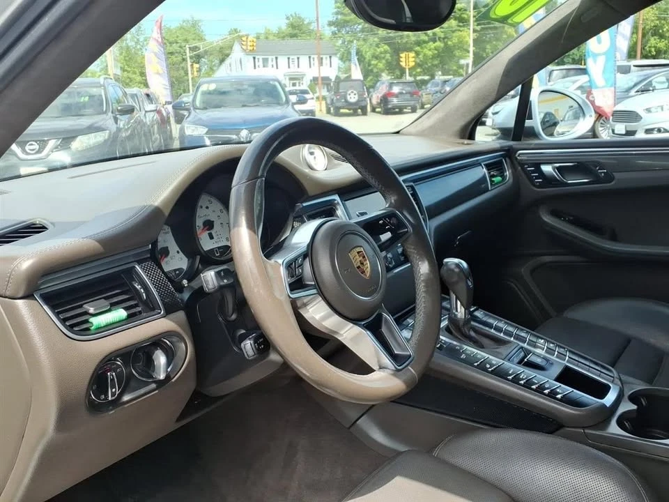 2016 Porsche Macan - Image 11 of 20