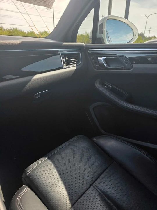 2016 Porsche Macan - Image 13 of 16
