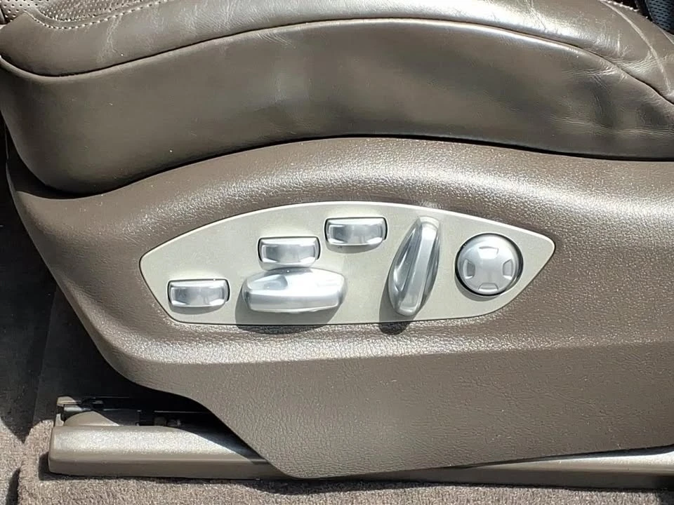 2016 Porsche Macan - Image 13 of 20