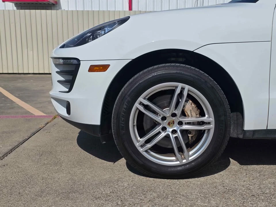 2016 Porsche Macan - Image 9 of 16
