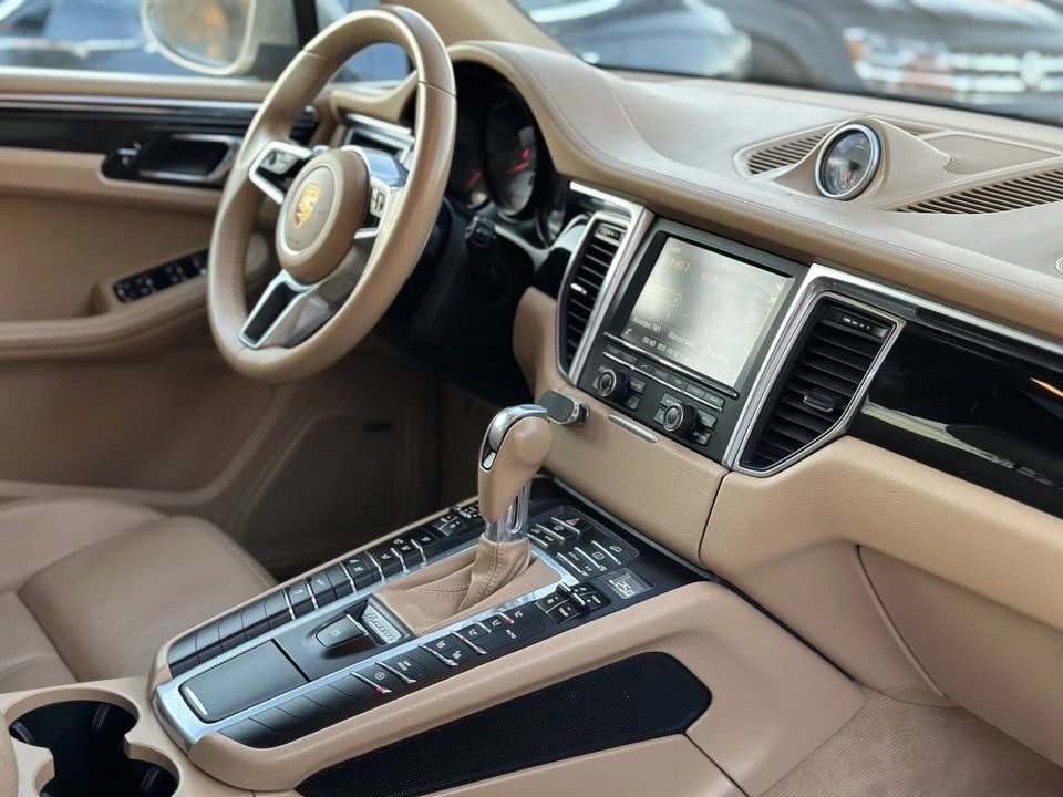2016 Porsche Macan - Image 14 of 15