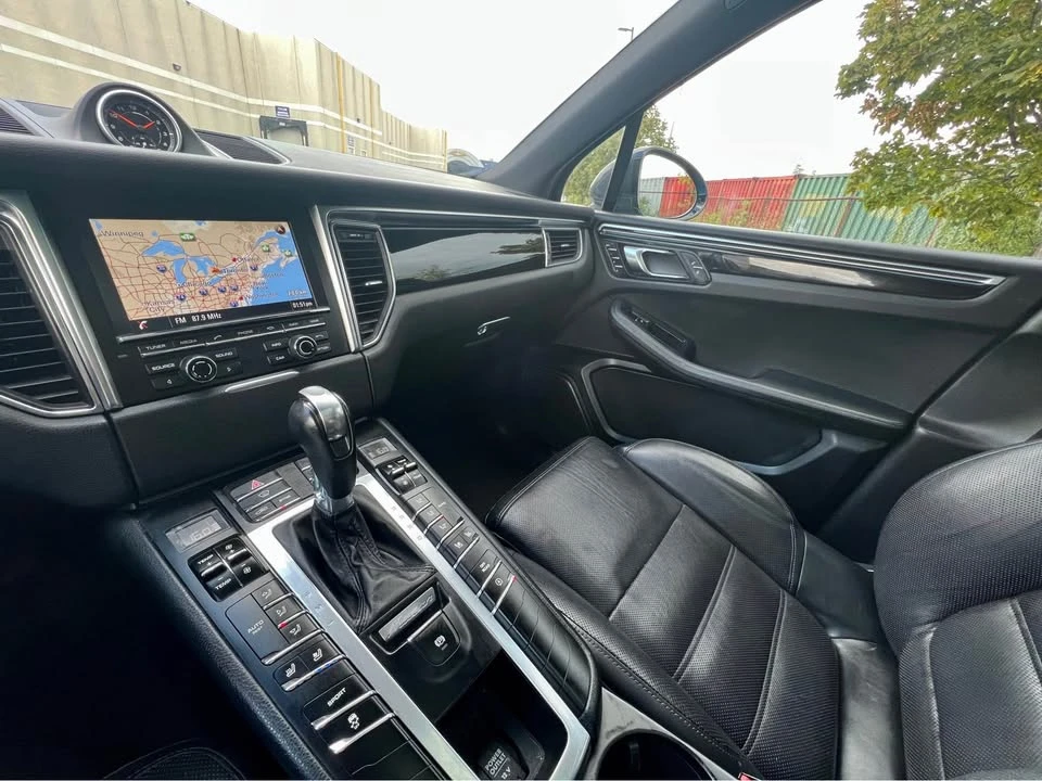 2016 Porsche Macan - Image 11 of 12