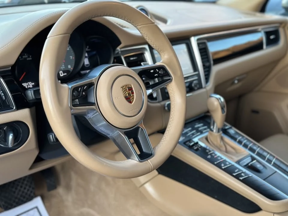 2016 Porsche Macan - Image 11 of 15