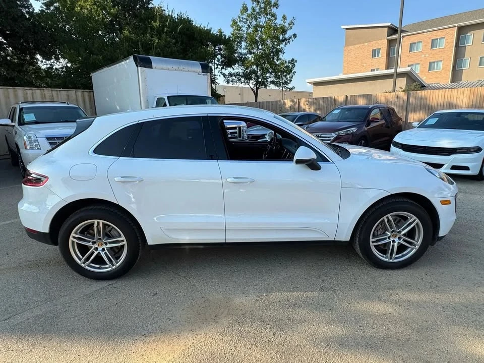 2016 Porsche Macan - Image 8 of 16