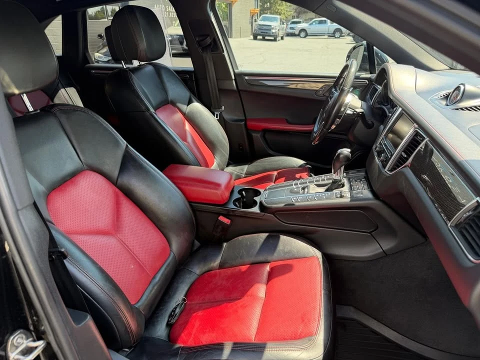 2016 Porsche Macan - Image 11 of 12