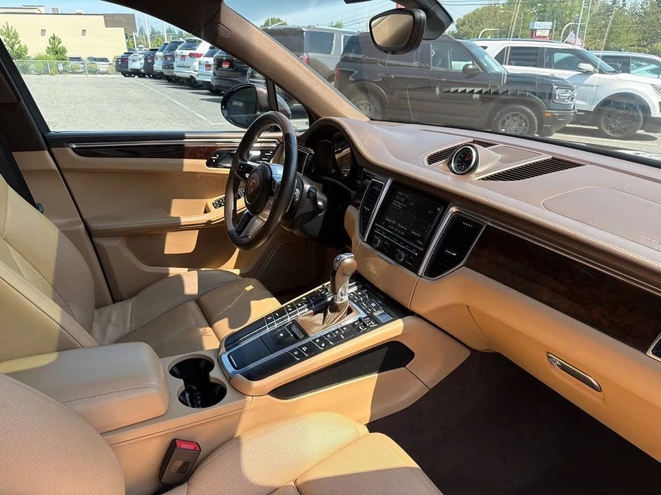 2016 Porsche Macan - Image 16 of 20
