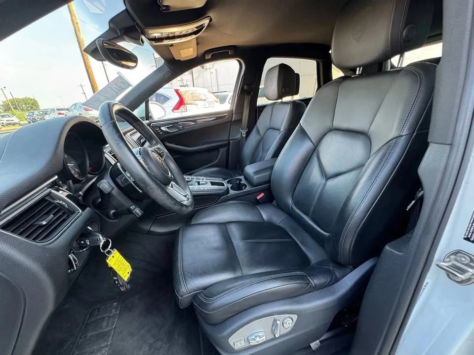 2016 Porsche Macan - Image 11 of 16