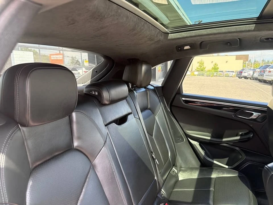 2016 Porsche Macan - Image 18 of 20
