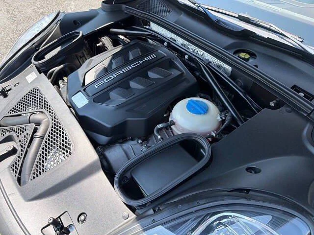 2016 Porsche Macan - Image 11 of 20