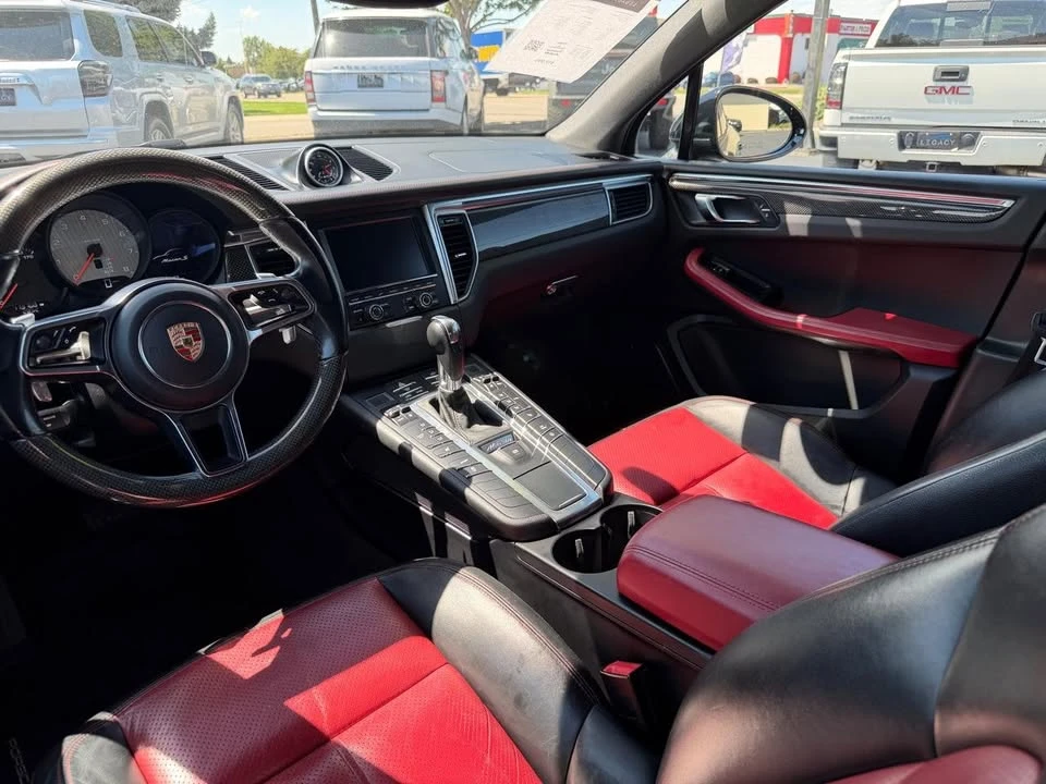 2016 Porsche Macan - Image 9 of 12